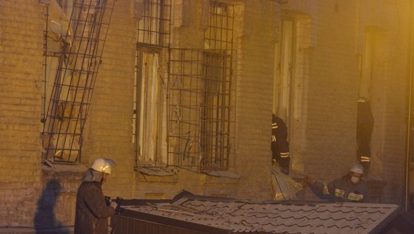 Спасательные работы на месте рухнувшего дома в Киеве