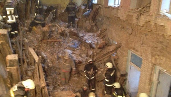Спасательно-поисковые работы на месте обрушения дома в Киеве