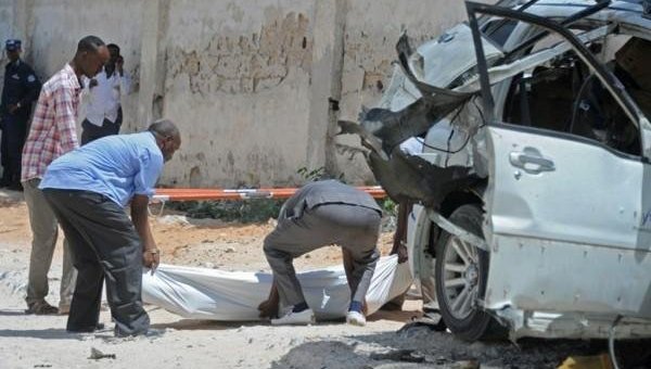 При нападении на отель в столице Сомали погибли 12 человек
