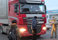 Блокирование российской фуры представителями Свободы возле Стрыя Львовской области