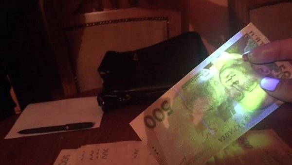Деньги, изъятые при задержании у сотрудника Госказначейства в Киеве