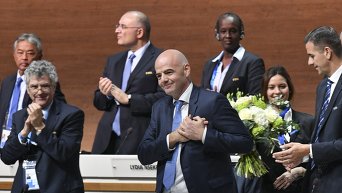 Генеральный секретарь УЕФА Джанни Инфантино (в центре на первом плане)