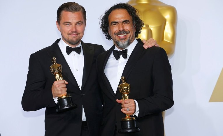 Алехандро Гонсалес Иньярриту и Леонардо Ди Каприо во время 88-й церемонии вручения премии Оскар в Голливуде