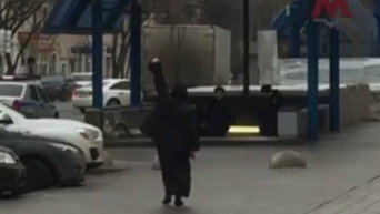 Прохожие сняли на видео подозреваемую в убийстве ребенка в Москве. Видео