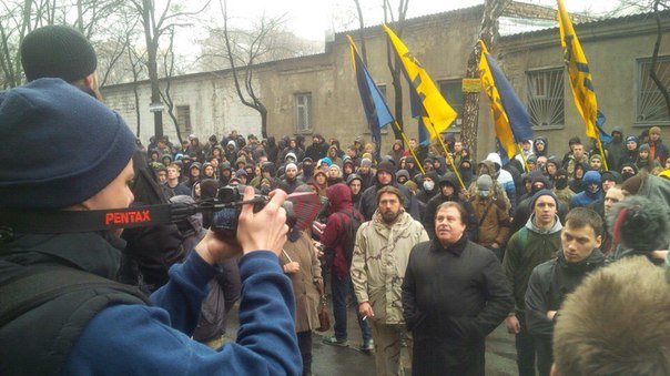 Активисты Гражданского корпуса Азов под Шевченковским райсудом в поддержку Станислава Краснова