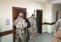 Бойцы Нацгвардии в здании суда по делу Станислава Краснова