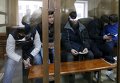 Обвиняемые в убийстве Бориса Немцова во время судебного заседания в Москве.