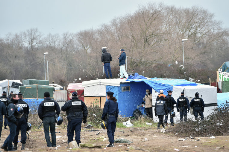 Демонтаж лагеря беженцев во Франции