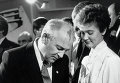 Генеральный секретарь ЦК КПСС Горбачев дает автограф участнице форума (15.11.1989)
