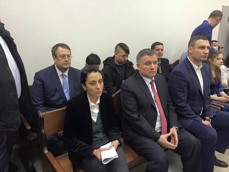 Антон Геращенко, Арсен Аваков, Хатия Деканоидзе и Виталий Кличко в суде