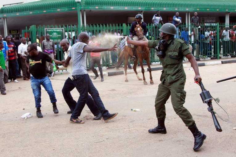 Столкновения полиции и протестующих в столице Замбии, Лусаке