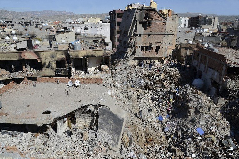 Разрушения в курдском городе Джизре, что на юго-востоке Турции, на стыке границ с Сирией и Ираком.