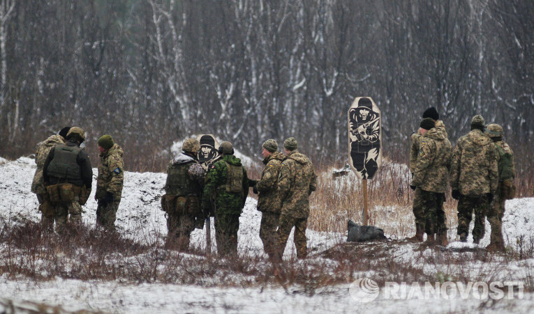 Обучение украинских военнослужащих канадскими инструкторами по программе UNIFIER на Яворовском полигоне