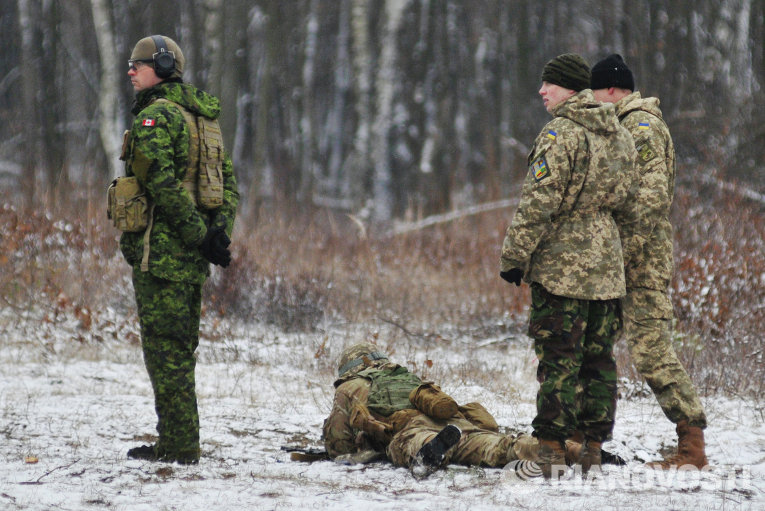 Обучение украинских военнослужащих канадскими инструкторами по программе UNIFIER