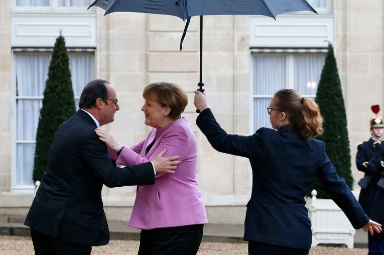 Встреча президента Франции Франсуа Олланда и канцлера Германии Ангелы Меркель в Елисейском дворце.
