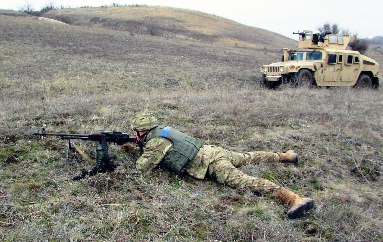 Десантники 80-й бригады ВДВ отрабатывают попадание в засаду