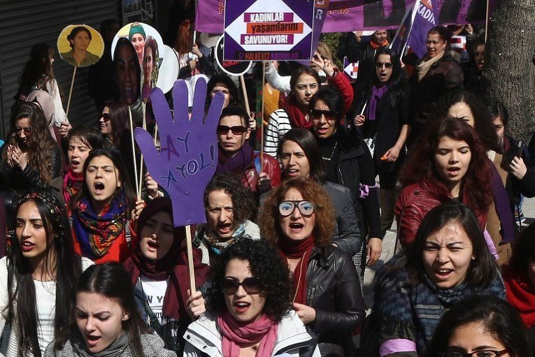 Женская демонстрация в Стамбуле