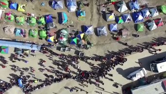 Лагерь беженцев в Греции с высоты птичьего полета. Видео