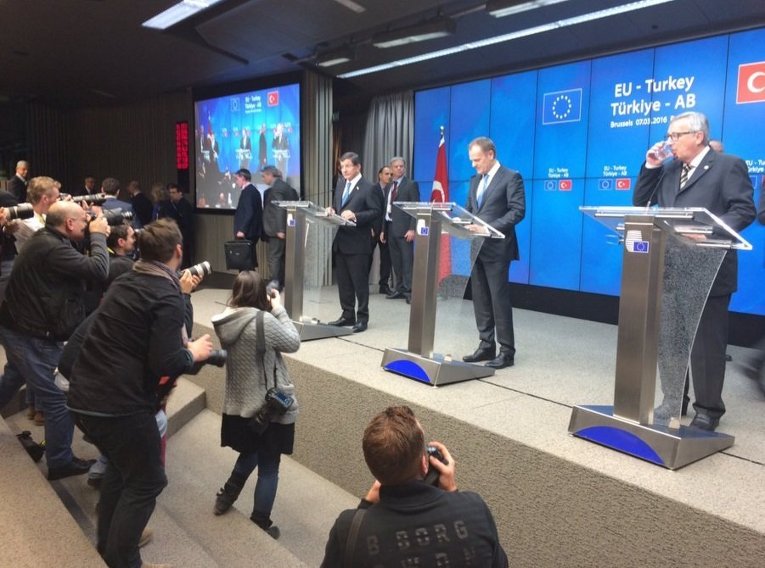 Давутоглу заявил, что вернется в Брюссель на саммит ЕС 18 марта