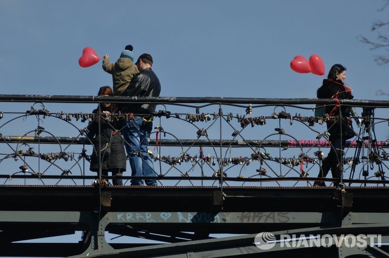 Открытие Моста влюбленных в Киеве