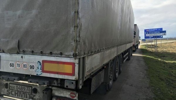 Заблокированные российские фуры в Черниговской области