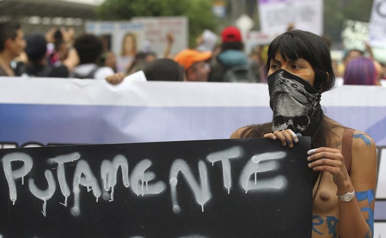 Акция протеста против дискриминации женщин по случаю Международного женского дня в Боготе, Колумбия