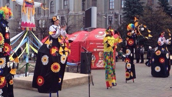 В Харькове мужчину, который победил в конкурсе по поеданию блинов, увезла скорая