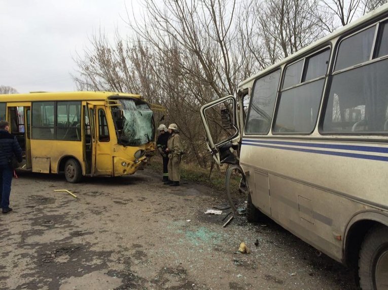 Два автобуса столкнулись во Львовской области