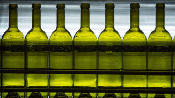 Бутылки под вино. Архивное фото