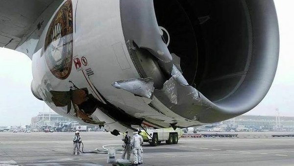 Персональный самолет группы Iron Maiden врезался в буксир
