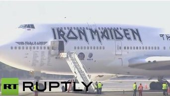 Самолет группы Iron Maiden врезался в буксир в аэропорту Сантьяго
