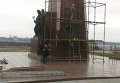 В замедленной съемке. В Запорожье сносят памятник Ленину