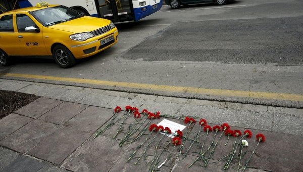 Цветы на месте теракта в Анкаре. Архивное фото
