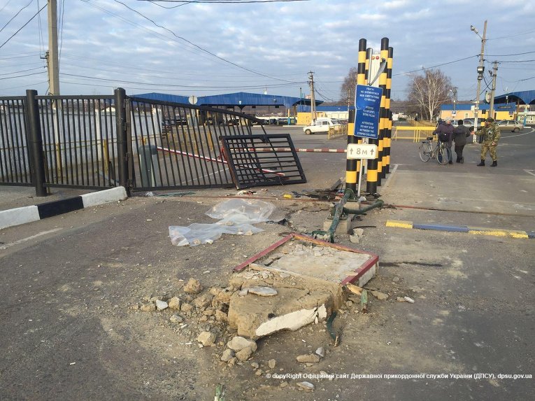 Пьяный водитель на большой скорости влетел в пункт пропуска Кучурган в Одесской области