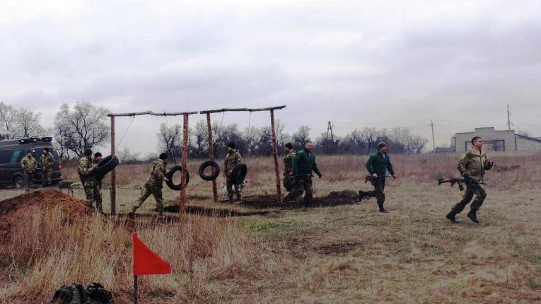 Военнослужащие 25 отдельной воздушно-десантной бригады ВДВ ВСУ готовятся к боям с ополченцами