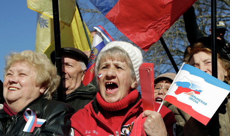 Митинг по случаю второй годовщины присоединения Крыма к России в центре Симферополя