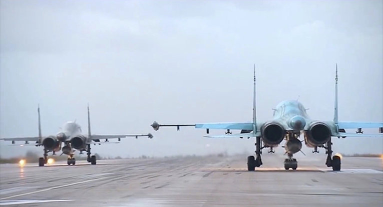 Вылет первой группы самолетов ВКС РФ с авиабазы Хмеймим в Сирии