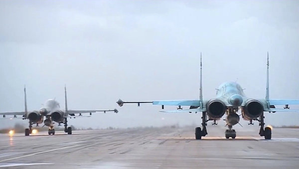 Вылет первой группы самолетов ВКС РФ с авиабазы Хмеймим в Сирии