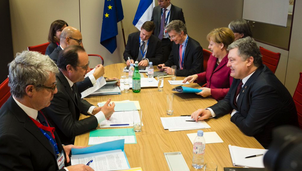 Франсуа Олланд, Ангела Меркель и Петр Порошенко в Брюсселе