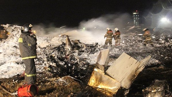 Спасатели РФ на месте крушения самолета. Архивное фото