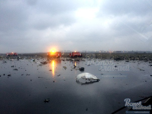 На месте крушения самолета Boeing 737-800 в Ростове-на-Дону