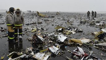 На месте крушения пассажирского самолета Boeing-737-800 в аэропорту Ростова-на-Дону