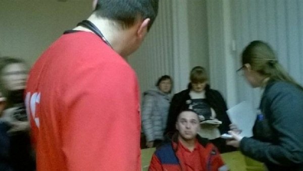 Шевцова повезли в больницу, суд перенесли на воскресенье