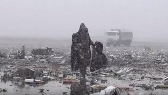 В Ростове спасатели ищут на взлетной полосе останки жертв авиакатастрофы. Видео