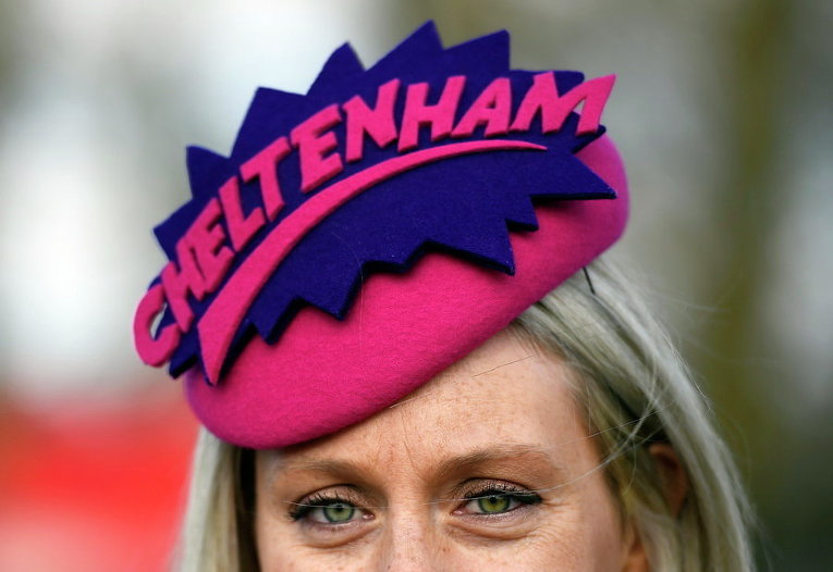 Шляпки на скачках Cheltenham 2016 в Англии