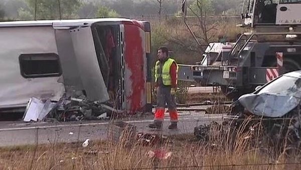 Жертвами аварии автобуса в Испании стали 14 студентов