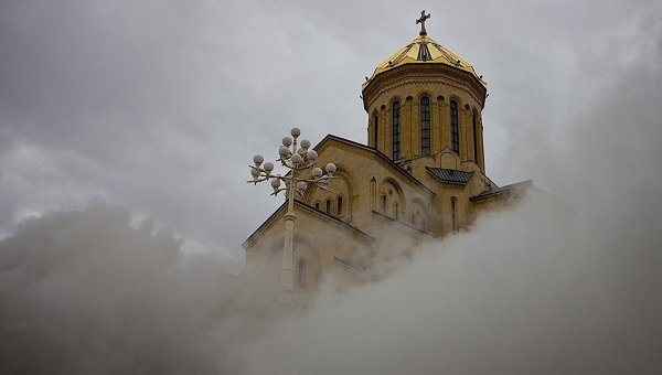 В центре Тбилиси горит храм