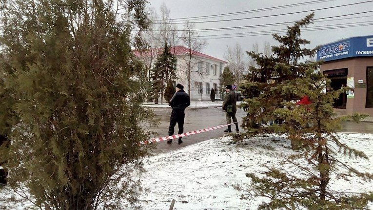 Усиленная охрана у здания суда в российском Ростове