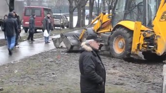 Застройщики в Киеве пытались снести детскую площадку. Видео