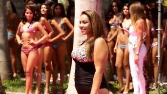 Модель plus size дефилировала в купальнике на конкурсе Мисс Перу-2016. Видео